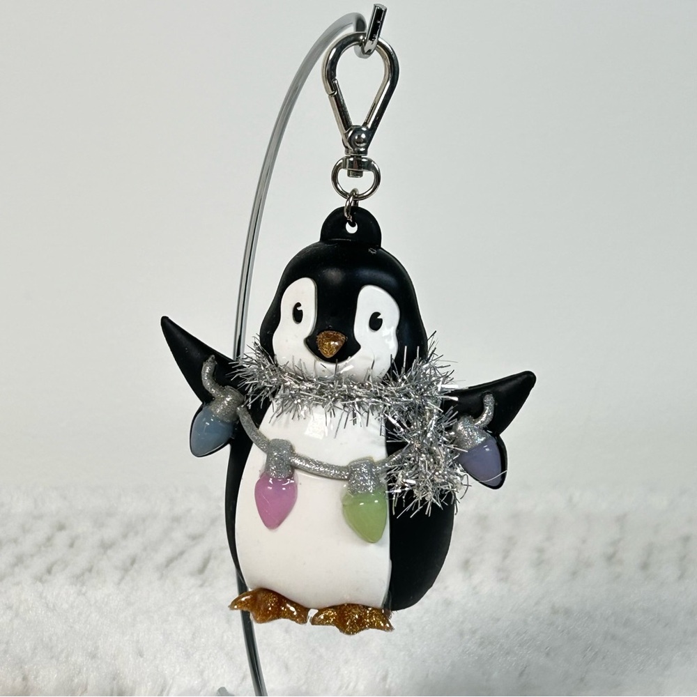 BBW Penguin Pocketbac Hand Sanitizer Holder Tinsel Christmas Lights NWOT - Picture 2 of 11